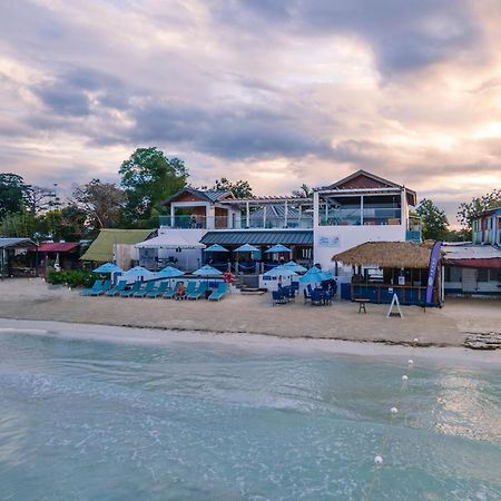 Blue Skies Beach Resort Negril Ngoại thất bức ảnh