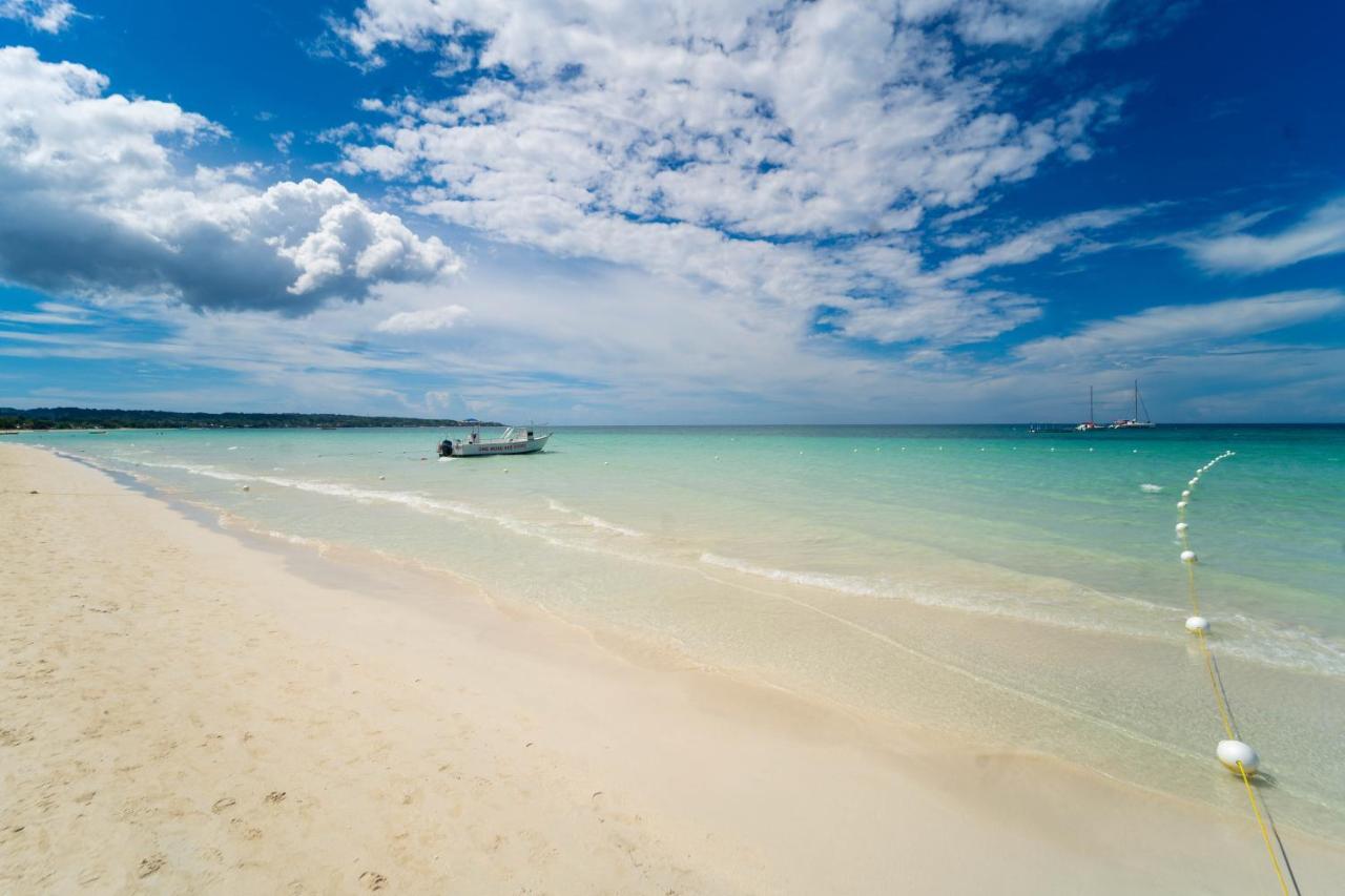Blue Skies Beach Resort Negril Ngoại thất bức ảnh