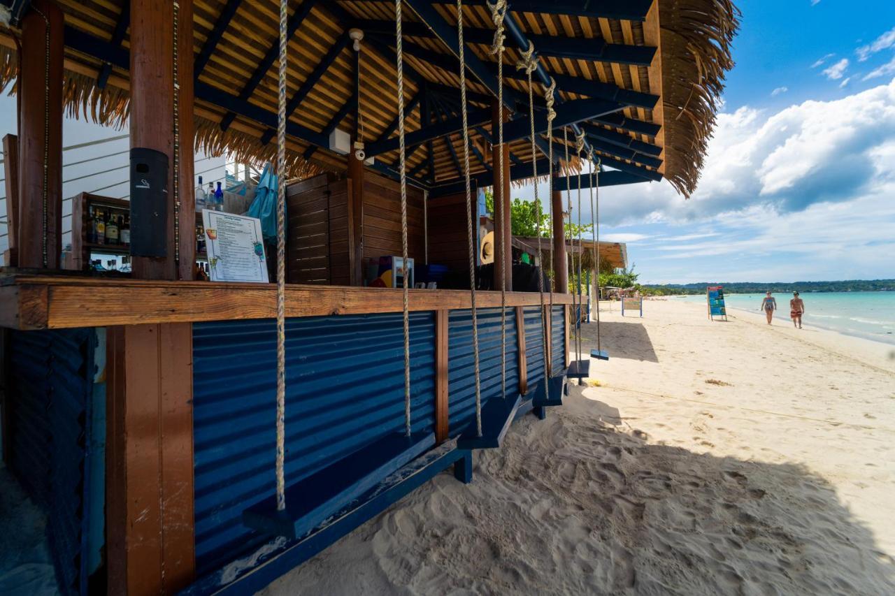 Blue Skies Beach Resort Negril Ngoại thất bức ảnh