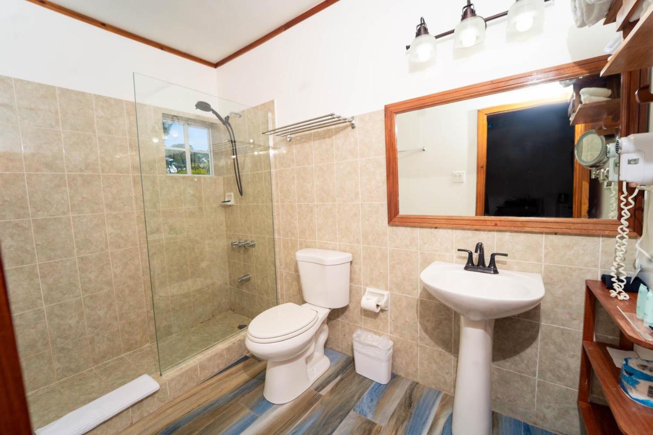 Blue Skies Beach Resort Negril Ngoại thất bức ảnh