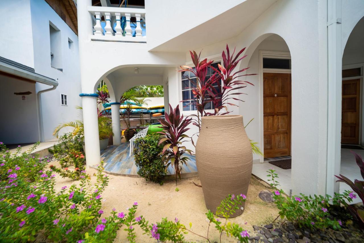 Blue Skies Beach Resort Negril Ngoại thất bức ảnh