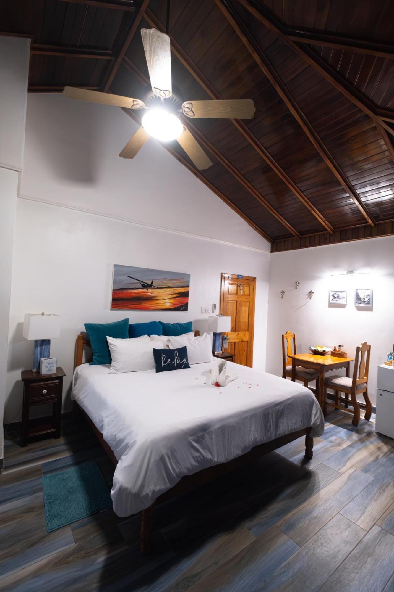 Blue Skies Beach Resort Negril Ngoại thất bức ảnh