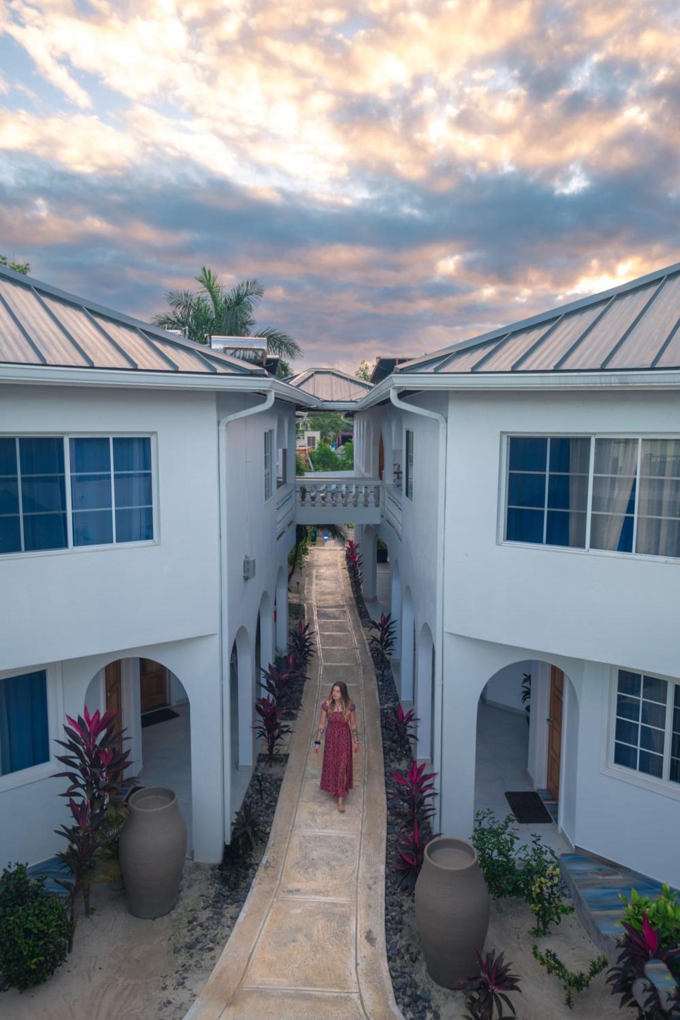 Blue Skies Beach Resort Negril Ngoại thất bức ảnh