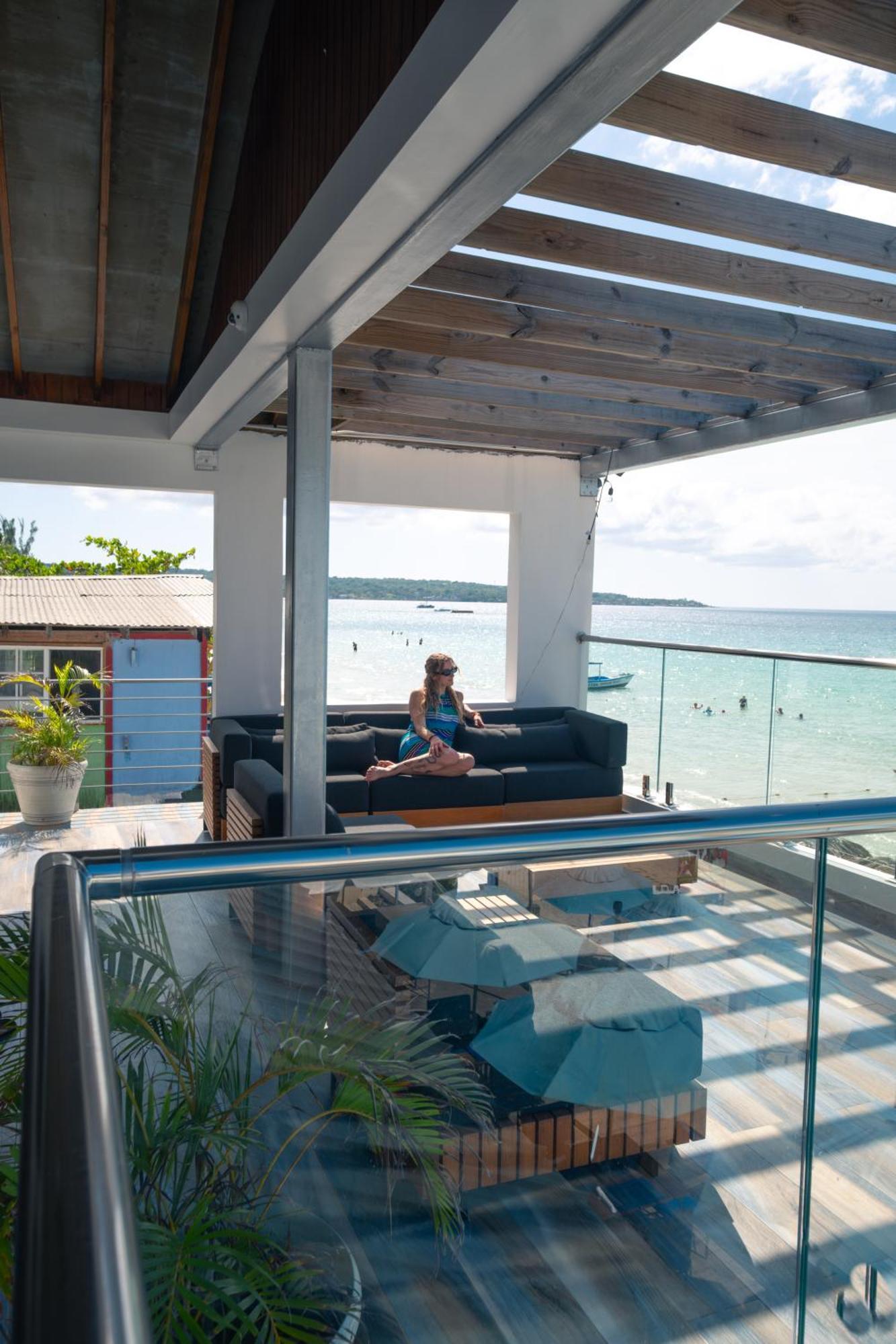 Blue Skies Beach Resort Negril Ngoại thất bức ảnh